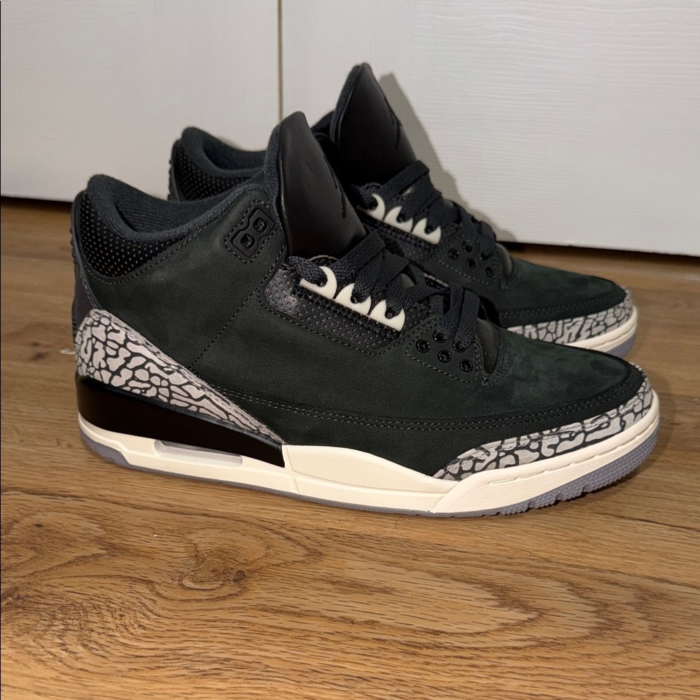 Black and White Jordans - Picture 3 of 6